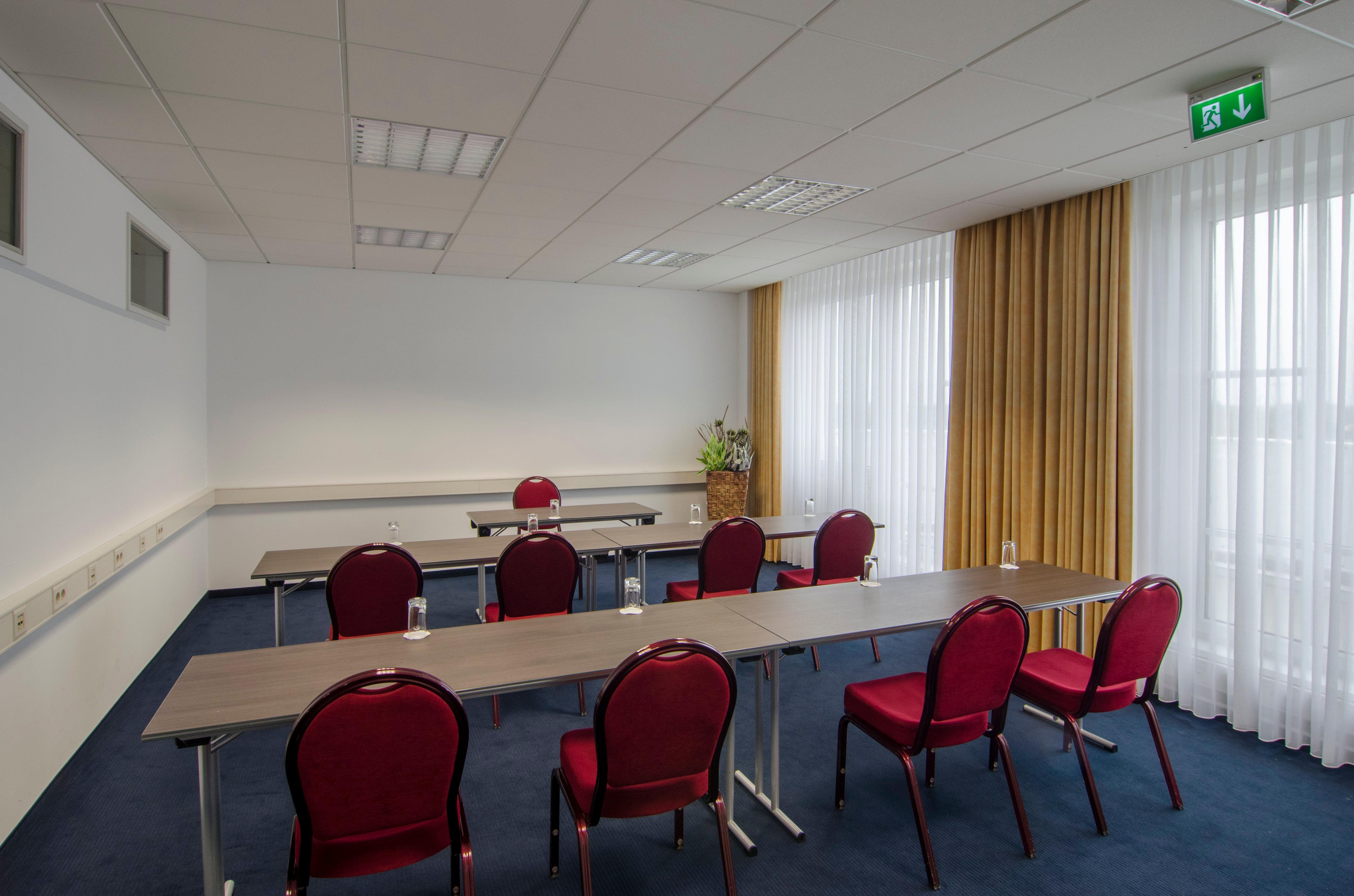 Holiday Inn Munich Unterhaching By Ihg Exterior photo