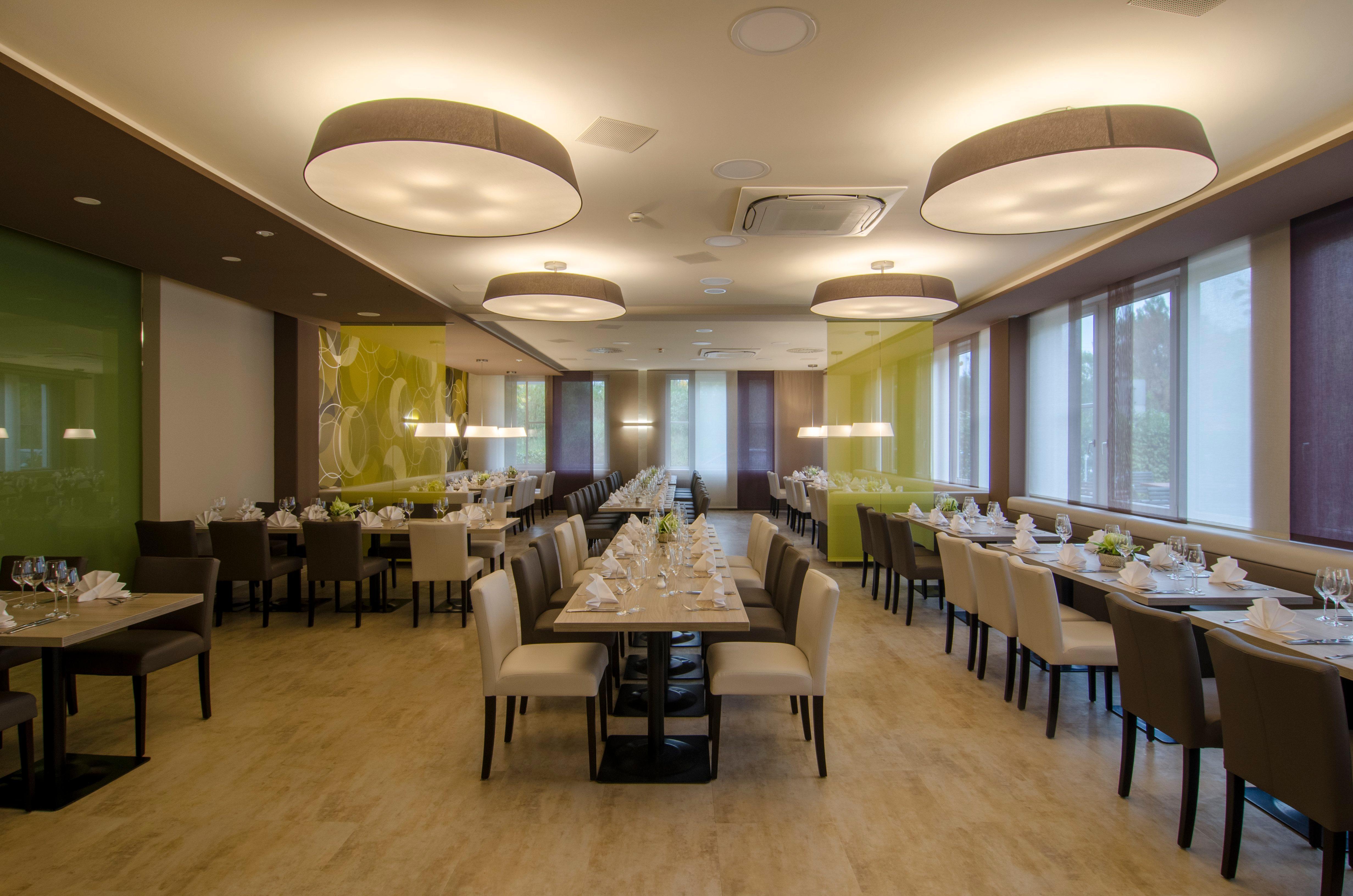 Holiday Inn Munich Unterhaching By Ihg Exterior photo