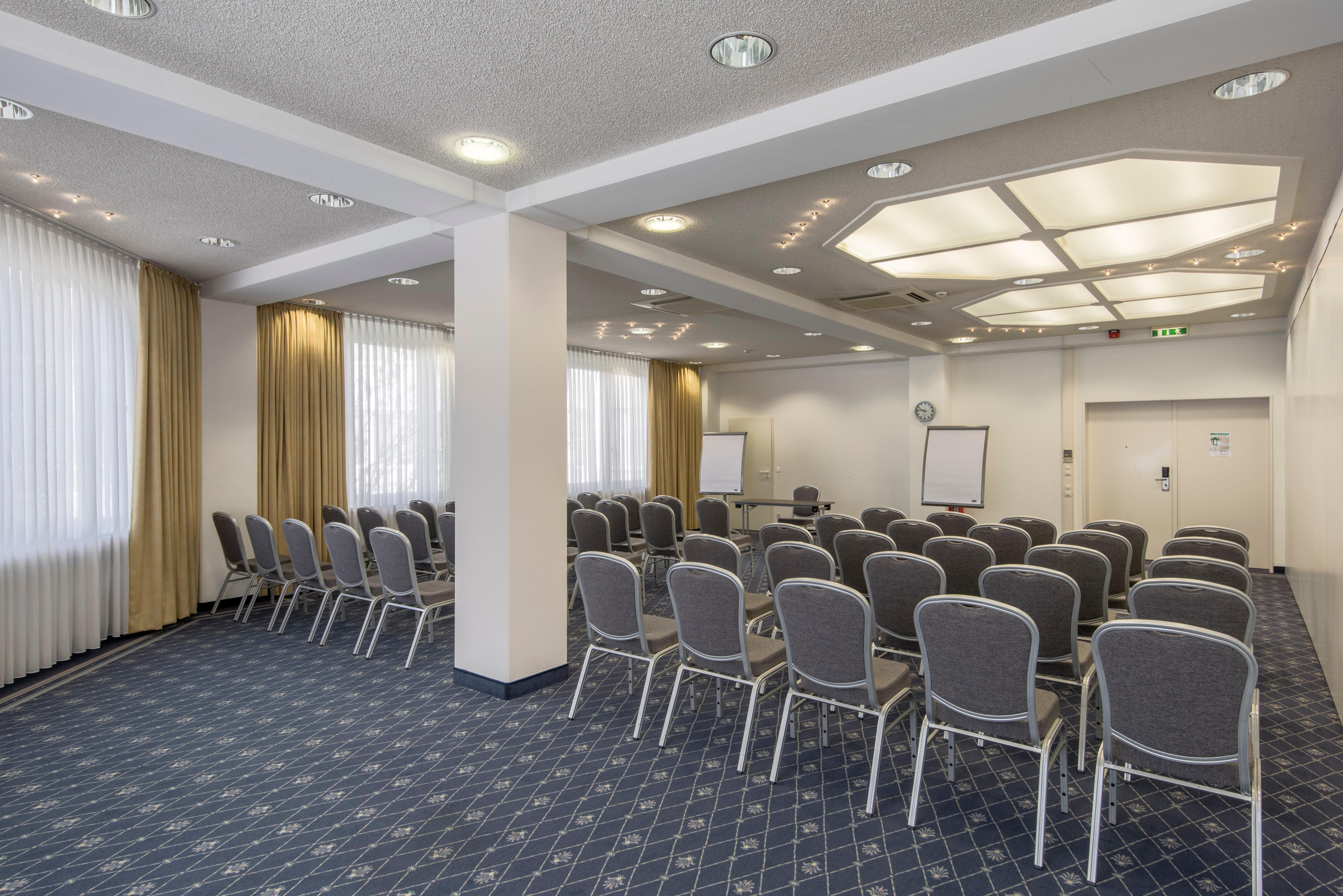 Holiday Inn Munich Unterhaching By Ihg Exterior photo