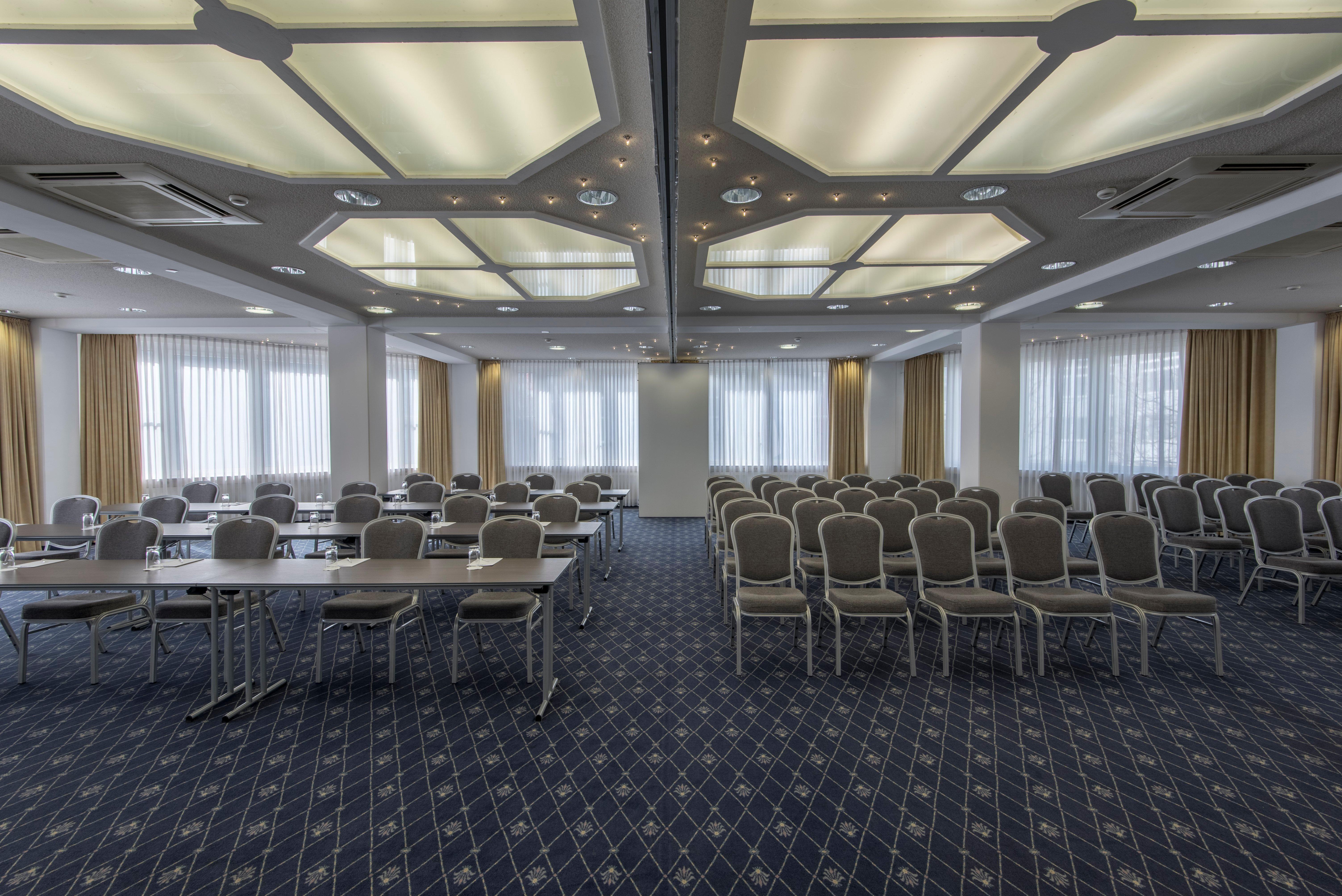 Holiday Inn Munich Unterhaching By Ihg Exterior photo