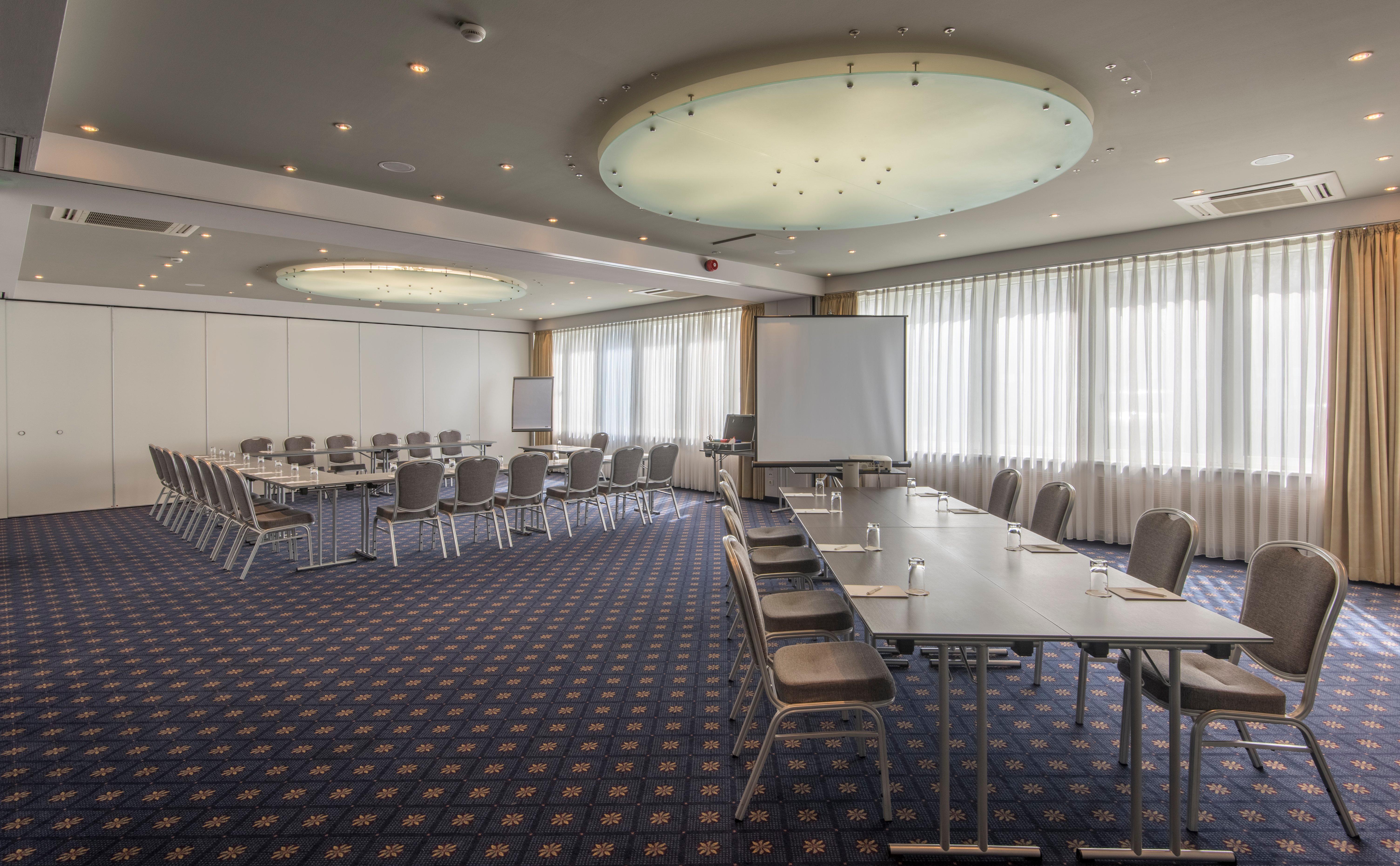 Holiday Inn Munich Unterhaching By Ihg Exterior photo