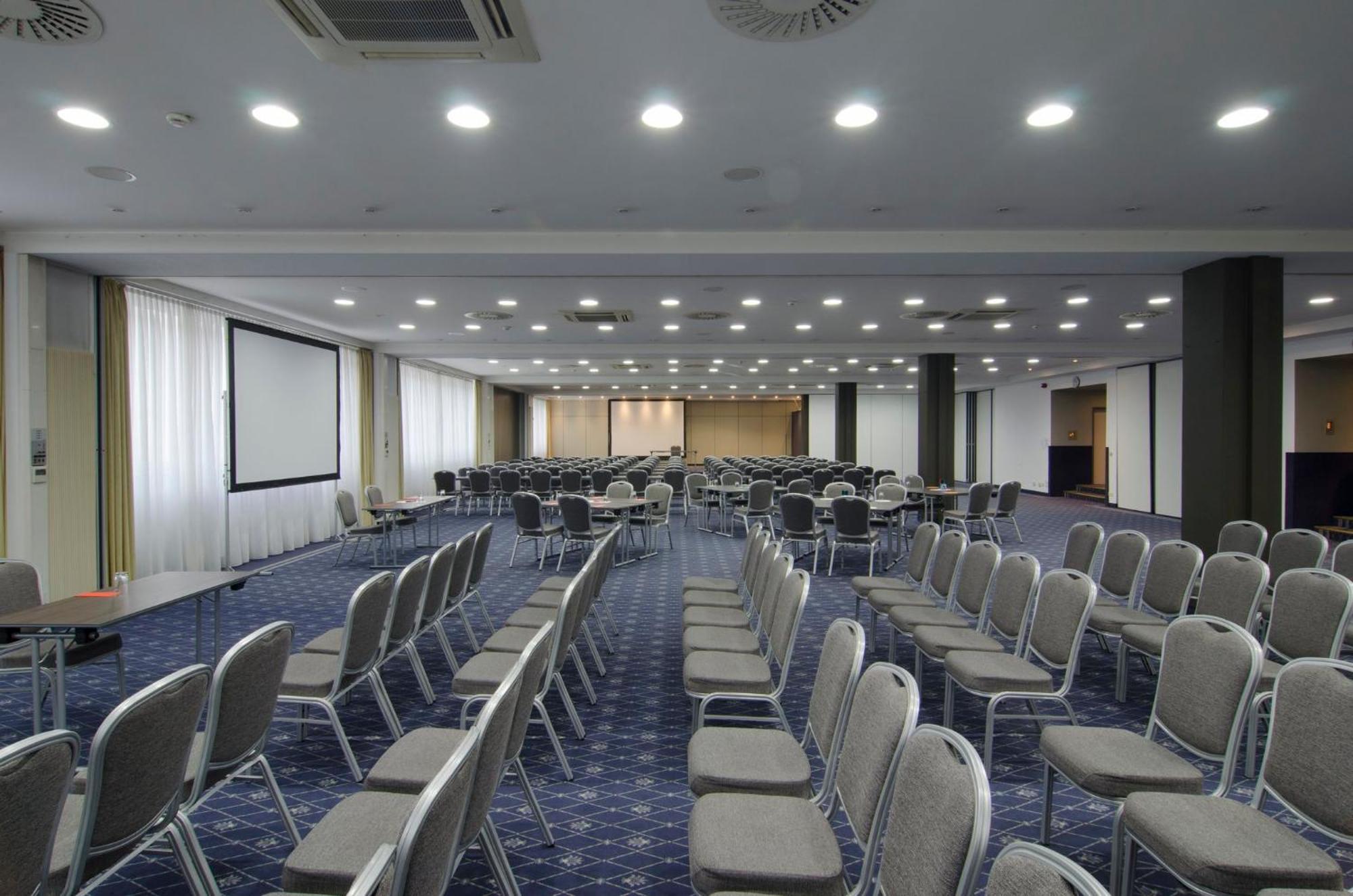 Holiday Inn Munich Unterhaching By Ihg Exterior photo