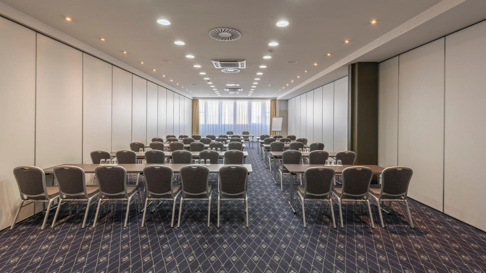 Holiday Inn Munich Unterhaching By Ihg Exterior photo