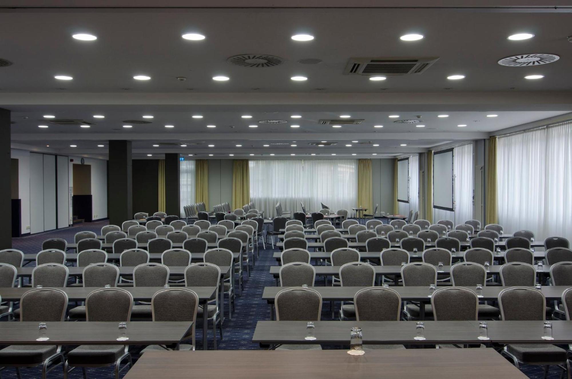 Holiday Inn Munich Unterhaching By Ihg Exterior photo