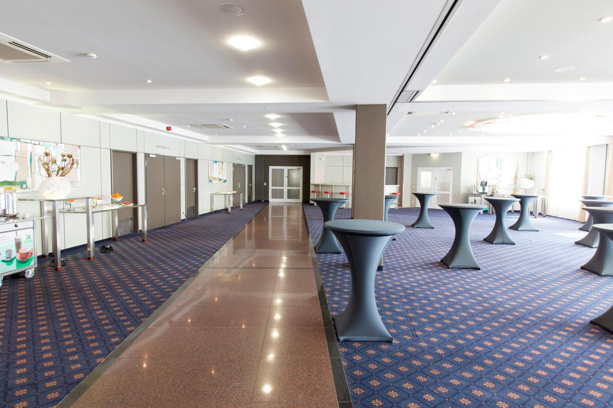 Holiday Inn Munich Unterhaching By Ihg Exterior photo